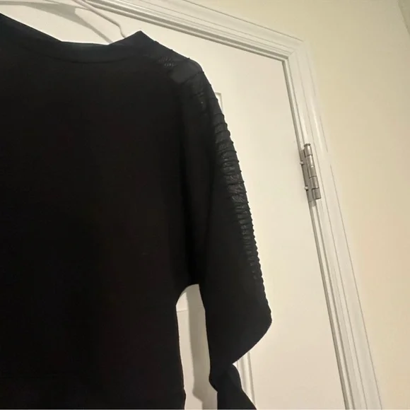 ALO Yoga Black Short Sleeve Cut Out T-Shirt - Picture 6 of 6